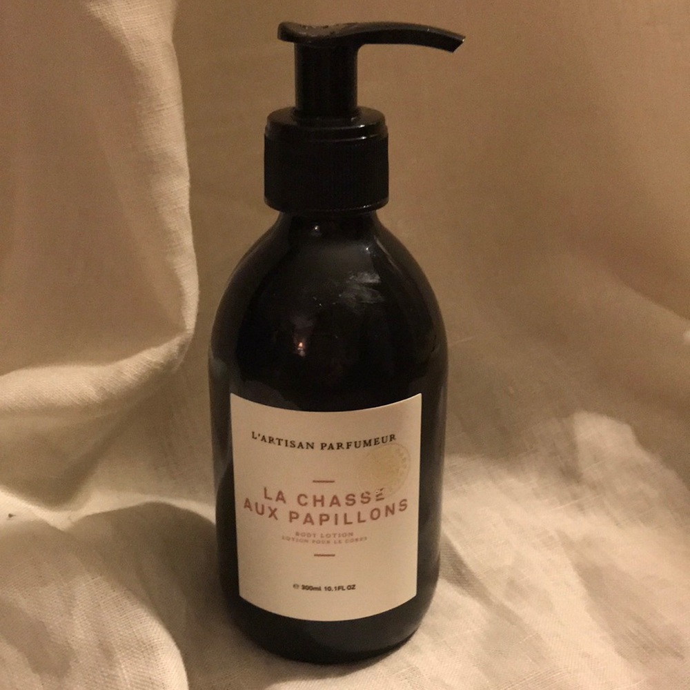 L'Artisan Parfumeur Papillons French body lotion